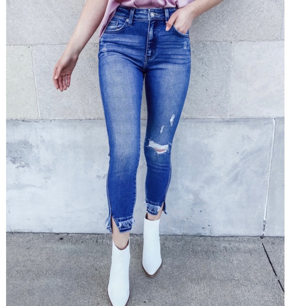 New! KanCan High Rise Skinny Medium Wash Frayed Hem Distressed Denim Jeans